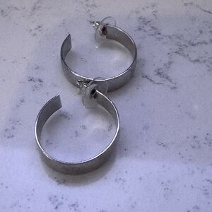 🎉5 for 25. Fashion earrings.